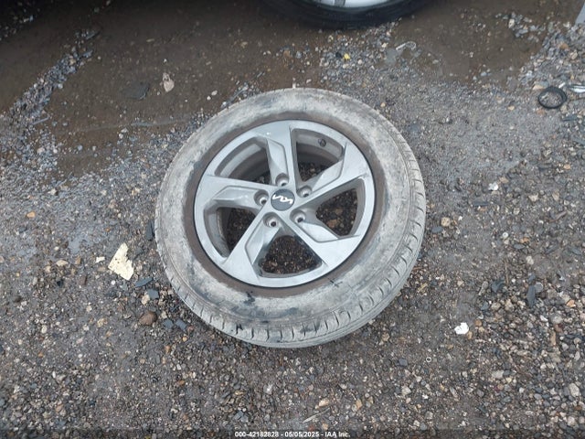 5XXG24J24NG088461 KIA K5 LX