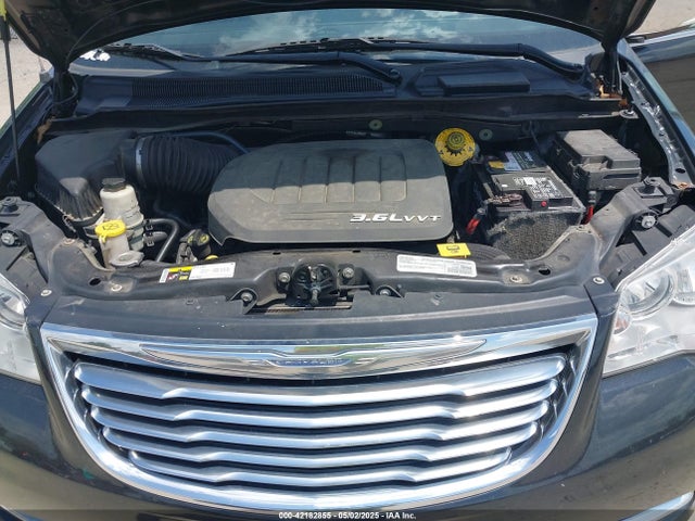 2C4RC1CG9GR189163 Chrysler Town & Country Touring-l Anniversary Edition