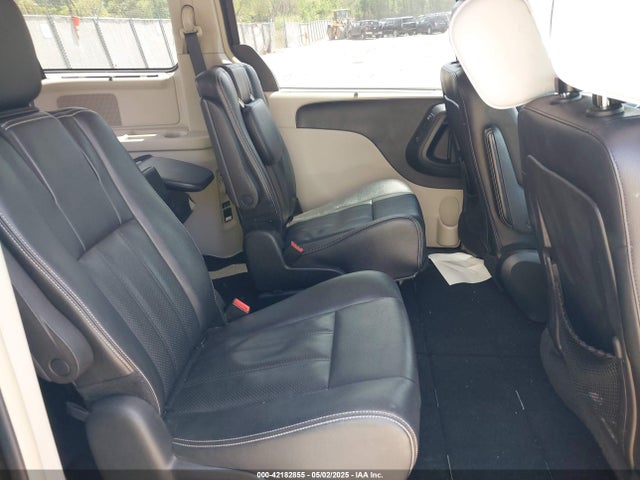 2C4RC1CG9GR189163 Chrysler Town & Country Touring-l Anniversary Edition