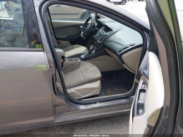 1FADP3K2XEL326882 Ford FOCUS SE