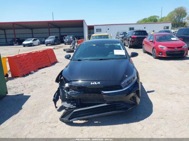 3KPF24AD1PE527981 KIA Forte Lxs