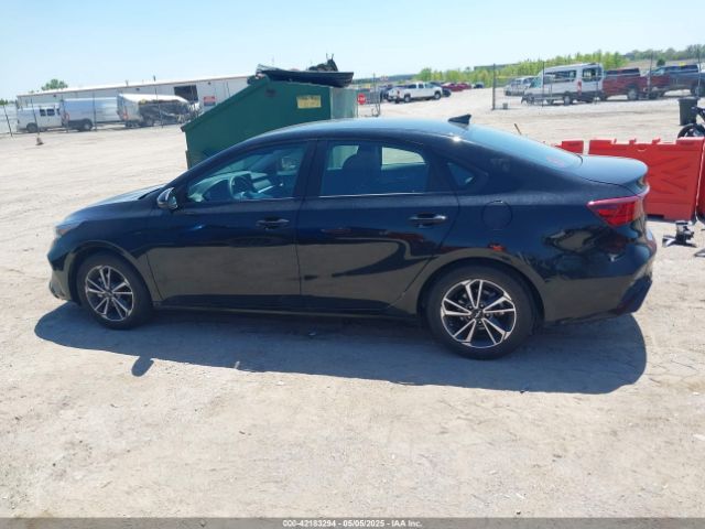 3KPF24AD1PE527981 KIA Forte Lxs