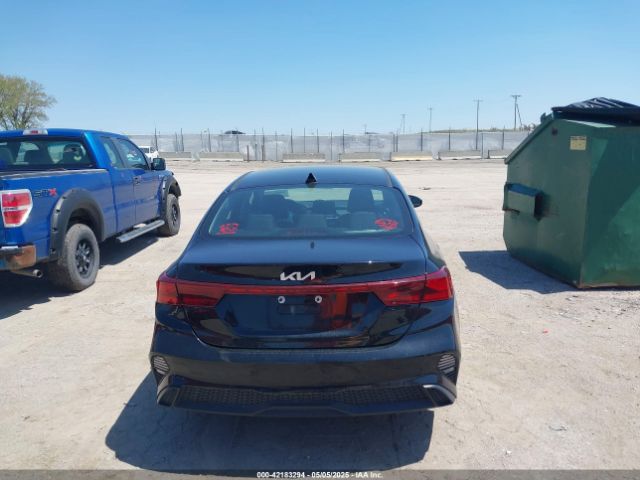 3KPF24AD1PE527981 KIA Forte Lxs