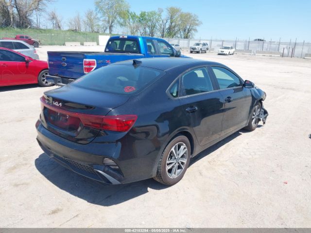 3KPF24AD1PE527981 KIA Forte Lxs