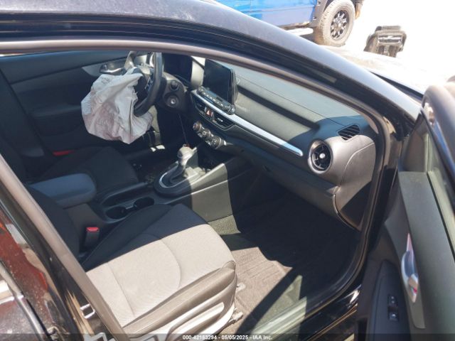 3KPF24AD1PE527981 KIA Forte Lxs