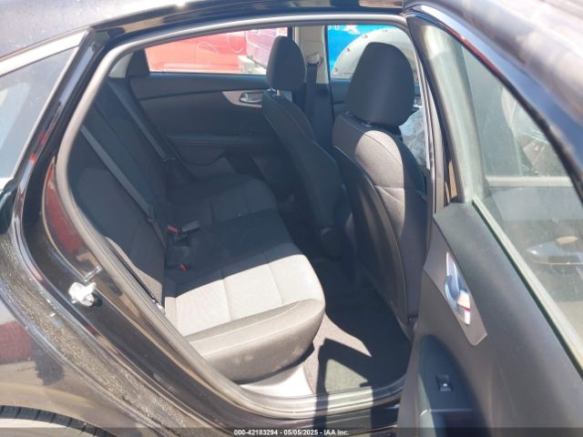 3KPF24AD1PE527981 KIA Forte Lxs