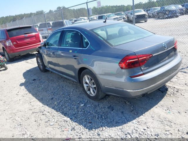 2017 VOLKSWAGEN PASSAT 1VWAT7A35HC060649 Photo 2