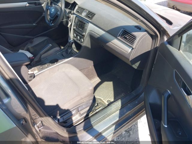 2017 VOLKSWAGEN PASSAT 1VWAT7A35HC060649 Photo 4