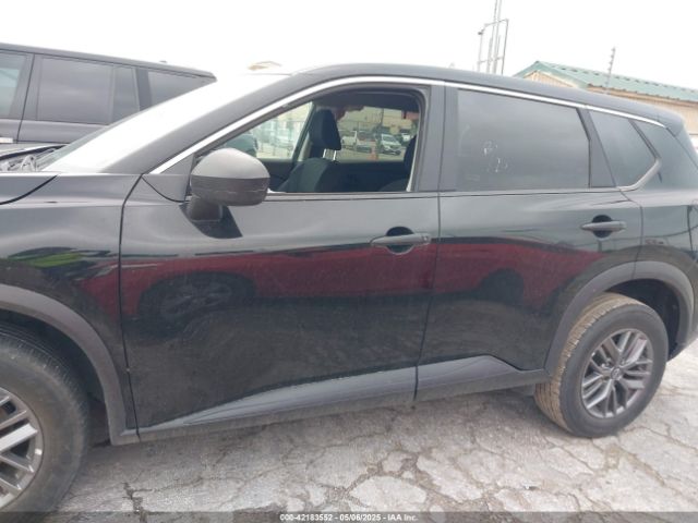 5N1BT3AB3PC894310 Nissan Rogue S Intelligent Awd