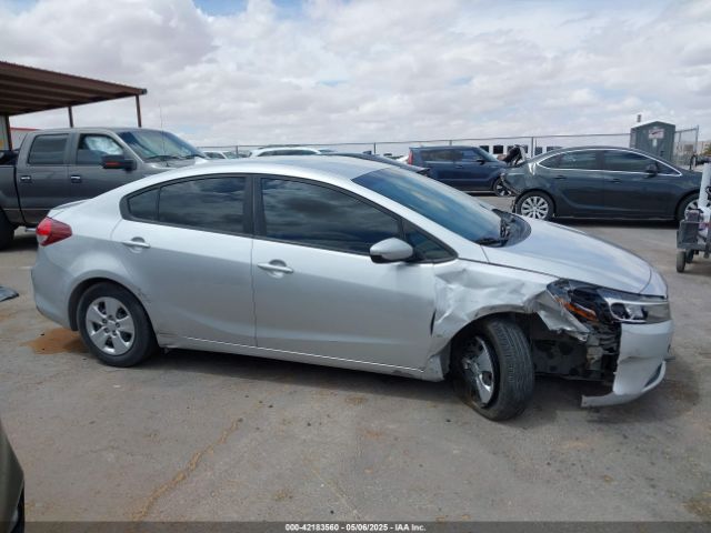 3KPFK4A7XJE267727 KIA FORTE LX