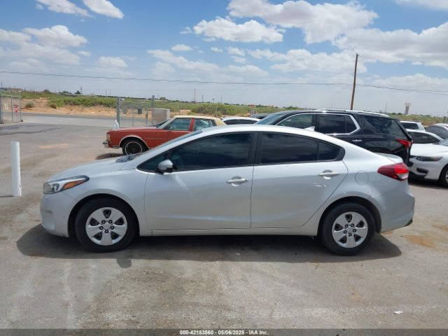 3KPFK4A7XJE267727 KIA FORTE LX