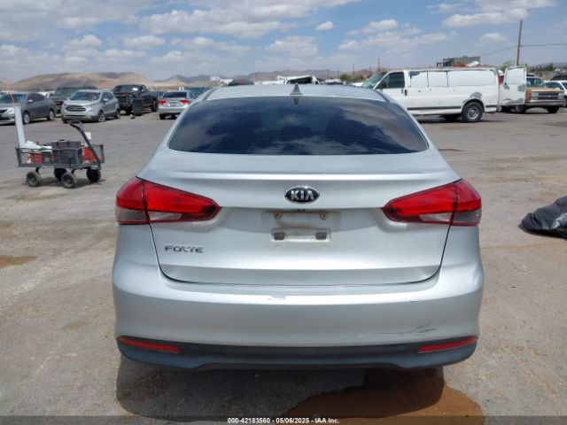 3KPFK4A7XJE267727 KIA FORTE LX