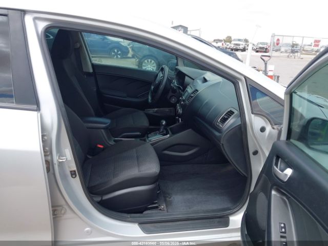 3KPFK4A7XJE267727 KIA FORTE LX