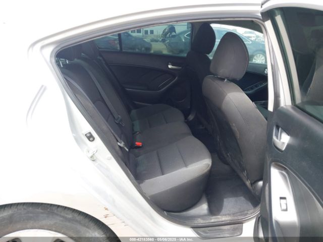3KPFK4A7XJE267727 KIA FORTE LX