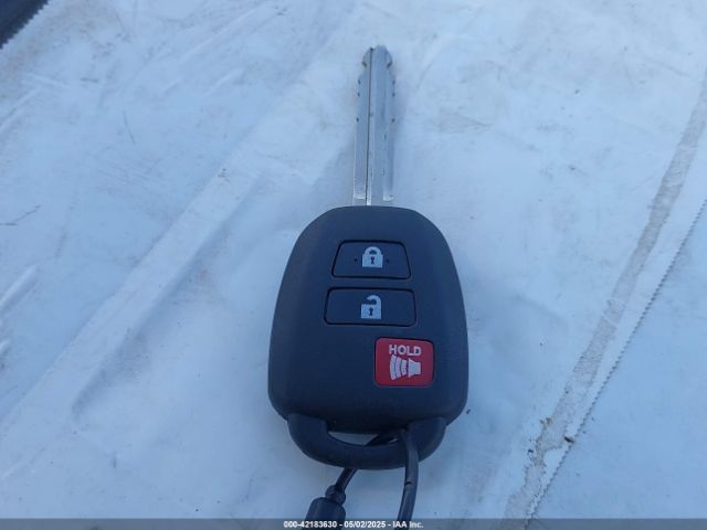 JTMWFREV3JD130995 Toyota Rav4 Xle