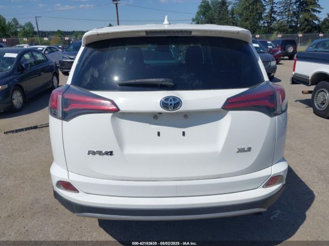 JTMWFREV3JD130995 Toyota Rav4 Xle