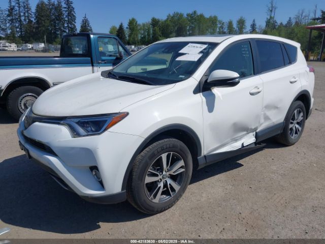 JTMWFREV3JD130995 Toyota Rav4 Xle