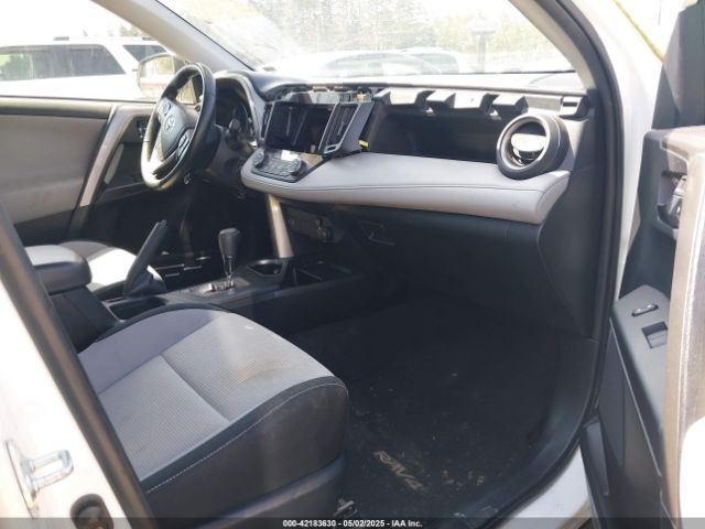 JTMWFREV3JD130995 Toyota Rav4 Xle