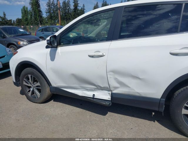 JTMWFREV3JD130995 Toyota Rav4 Xle