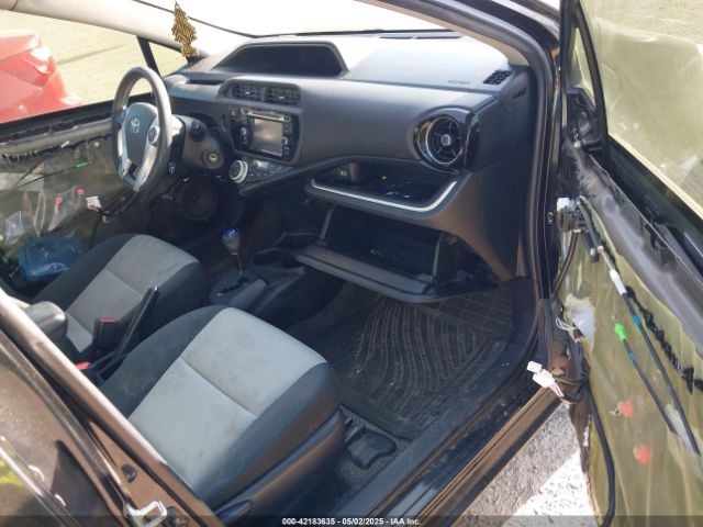 JTDKDTB37G1124535 Toyota Prius C Two