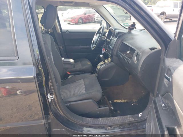 1C4NJPBB4GD569821 Jeep Patriot Sport