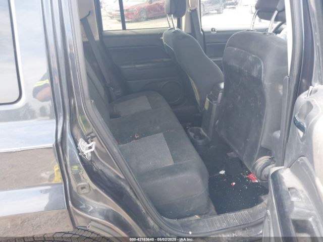 1C4NJPBB4GD569821 Jeep Patriot Sport