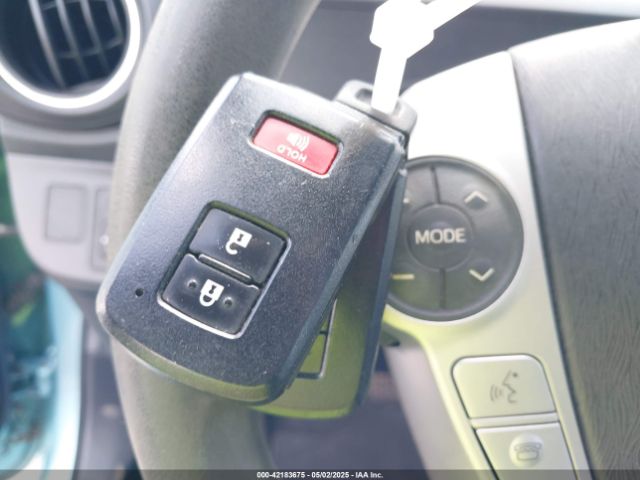 JTDKDTB30E1077183 Toyota Prius C Three