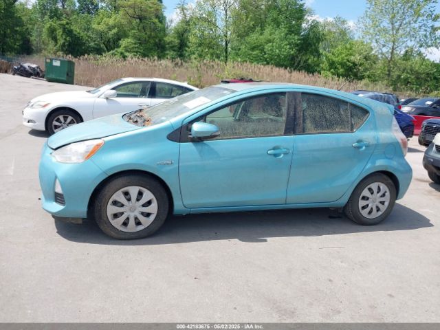 JTDKDTB30E1077183 Toyota Prius C Three