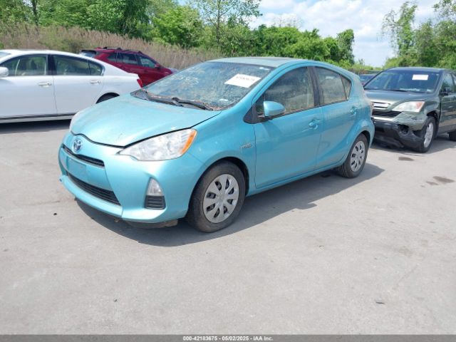 JTDKDTB30E1077183 Toyota Prius C Three