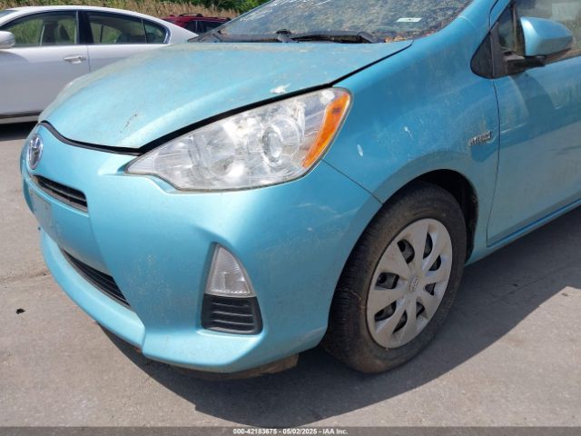 JTDKDTB30E1077183 Toyota Prius C Three
