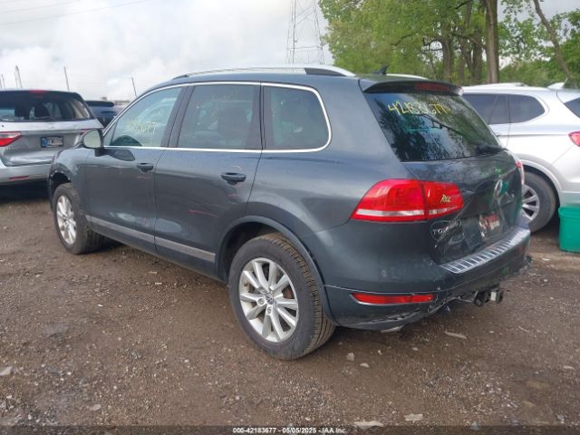 2014 VOLKSWAGEN TOUAREG WVGEF9BP6ED007632 Photo 2