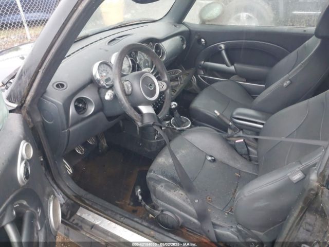 2006 MINI COOPER S WMWRH33516TF86823 Photo 4