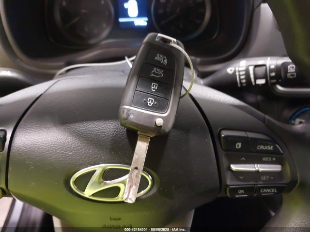 KM8K1CAAXLU416998 Hyundai Kona Se