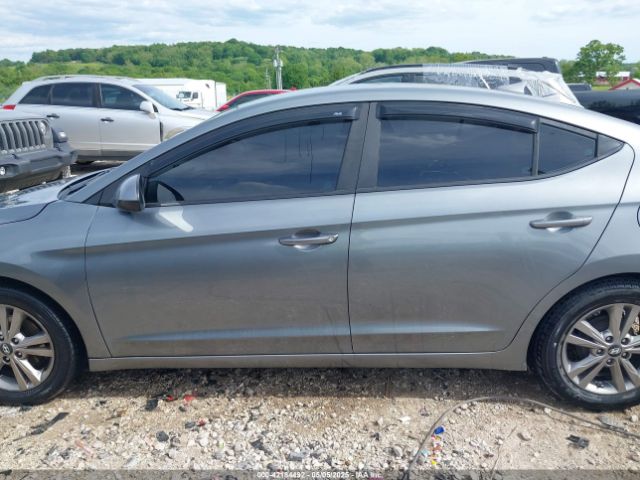 KMHD84LF1HU208521 Hyundai ELANTRA SE