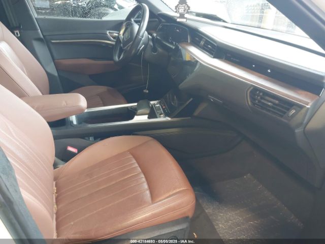 2019 AUDI E-TRON WA1LAAGE4KB023803 Photo 4