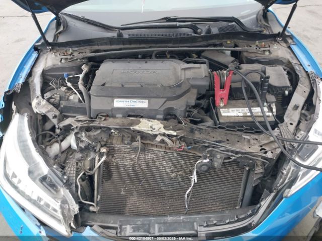 1HGCR3F95GA011852 Honda Accord Touring