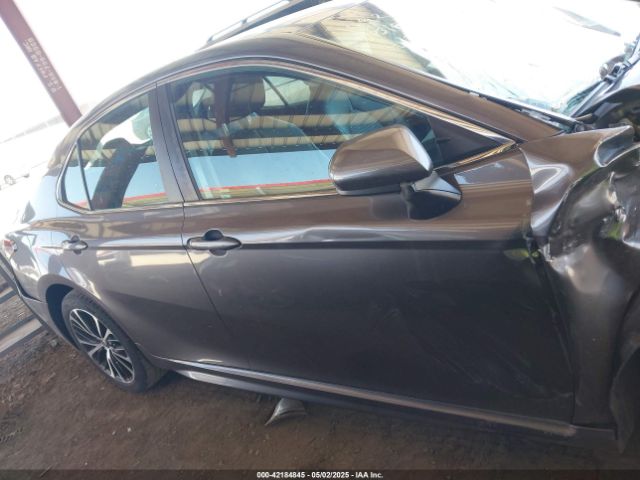 4T1B11HK9JU133329 Toyota CAMRY SE