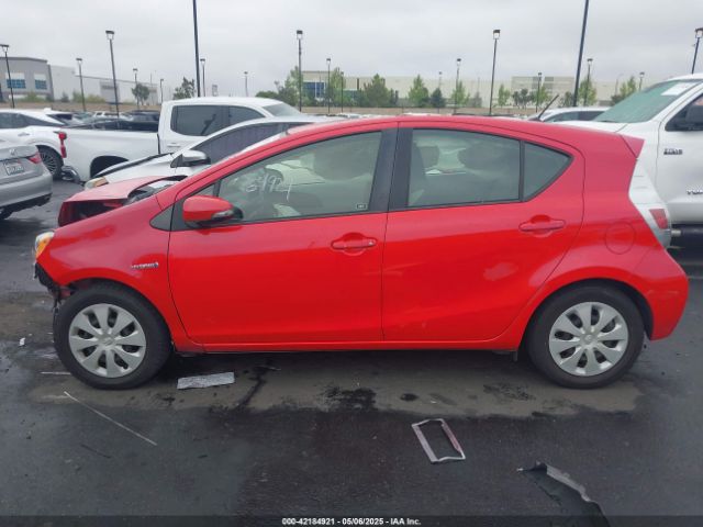 JTDKDTB30E1075448 Toyota Prius C One
