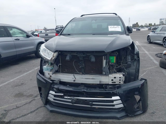 5TDZARFH6KS046423 Toyota Highlander Le