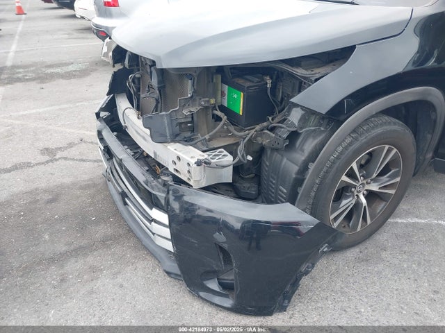 5TDZARFH6KS046423 Toyota Highlander Le