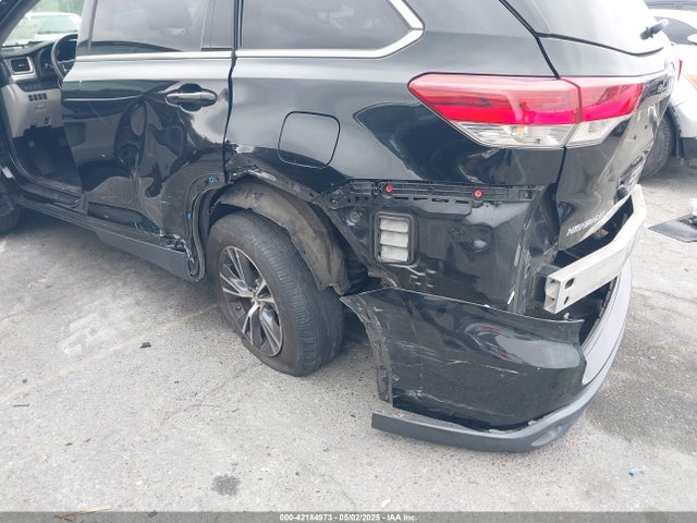 5TDZARFH6KS046423 Toyota Highlander Le