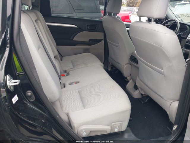 5TDZARFH6KS046423 Toyota Highlander Le