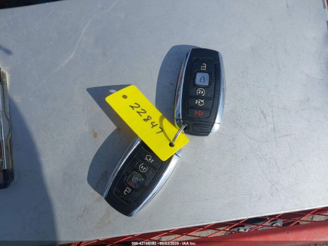1LN6L9HK0H5609577 Lincoln Continental Livery