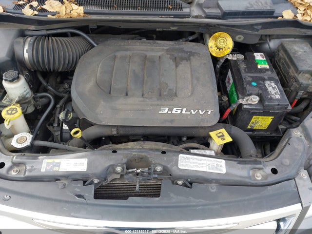 2C4RC1CG2ER273323 Chrysler Town and Country