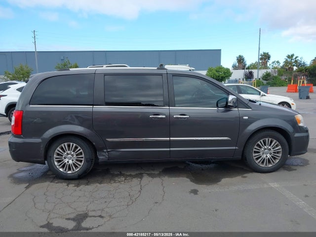 2C4RC1CG2ER273323 Chrysler Town and Country