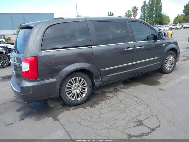2C4RC1CG2ER273323 Chrysler Town and Country
