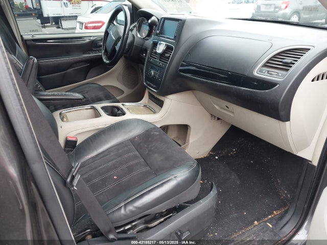 2C4RC1CG2ER273323 Chrysler Town and Country