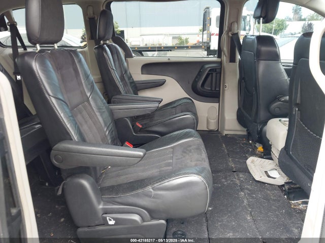 2C4RC1CG2ER273323 Chrysler Town and Country
