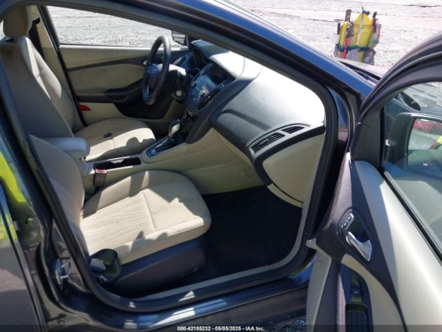 1FADP3FE1JL238012 Ford FOCUS SE