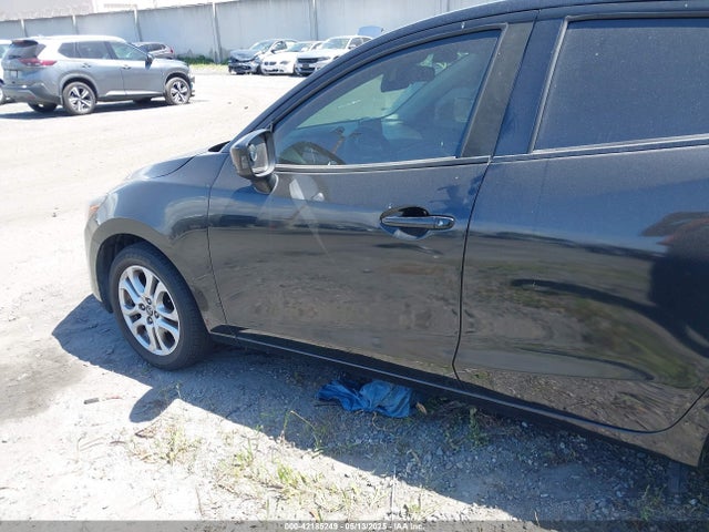 3MYDLBYV4HY185824 Toyota YARIS IA